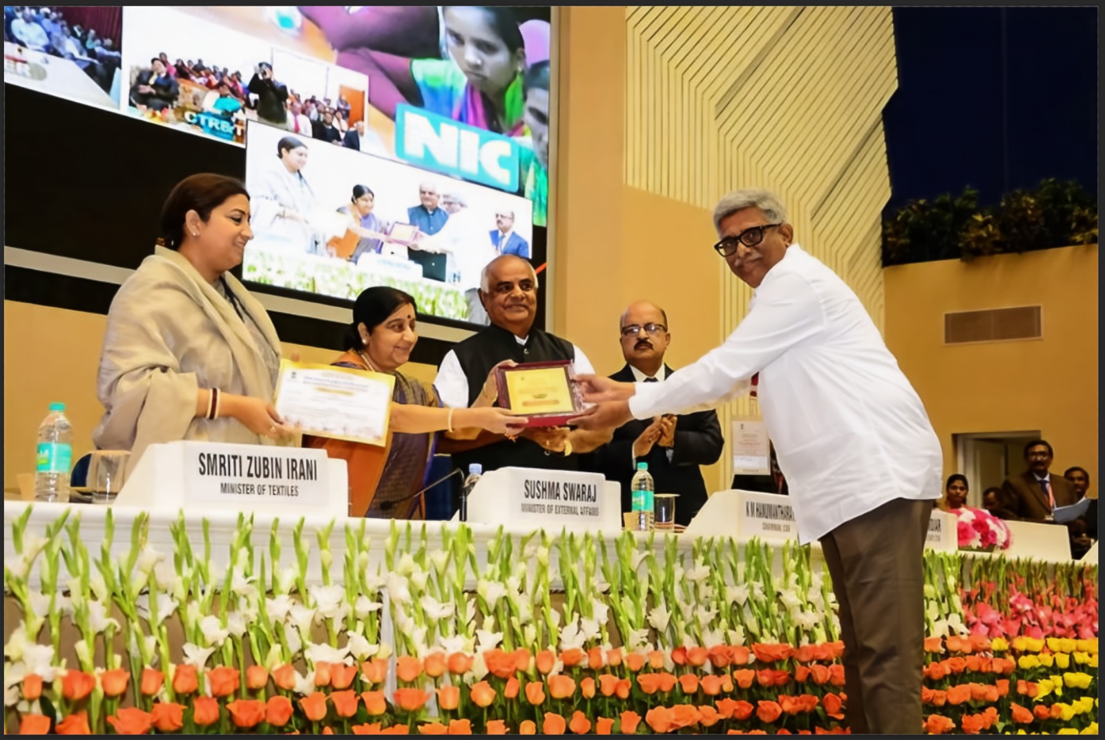 Award Ceremony — Smriti Irani & Sushma Swaraj presenting Best Achiever Award